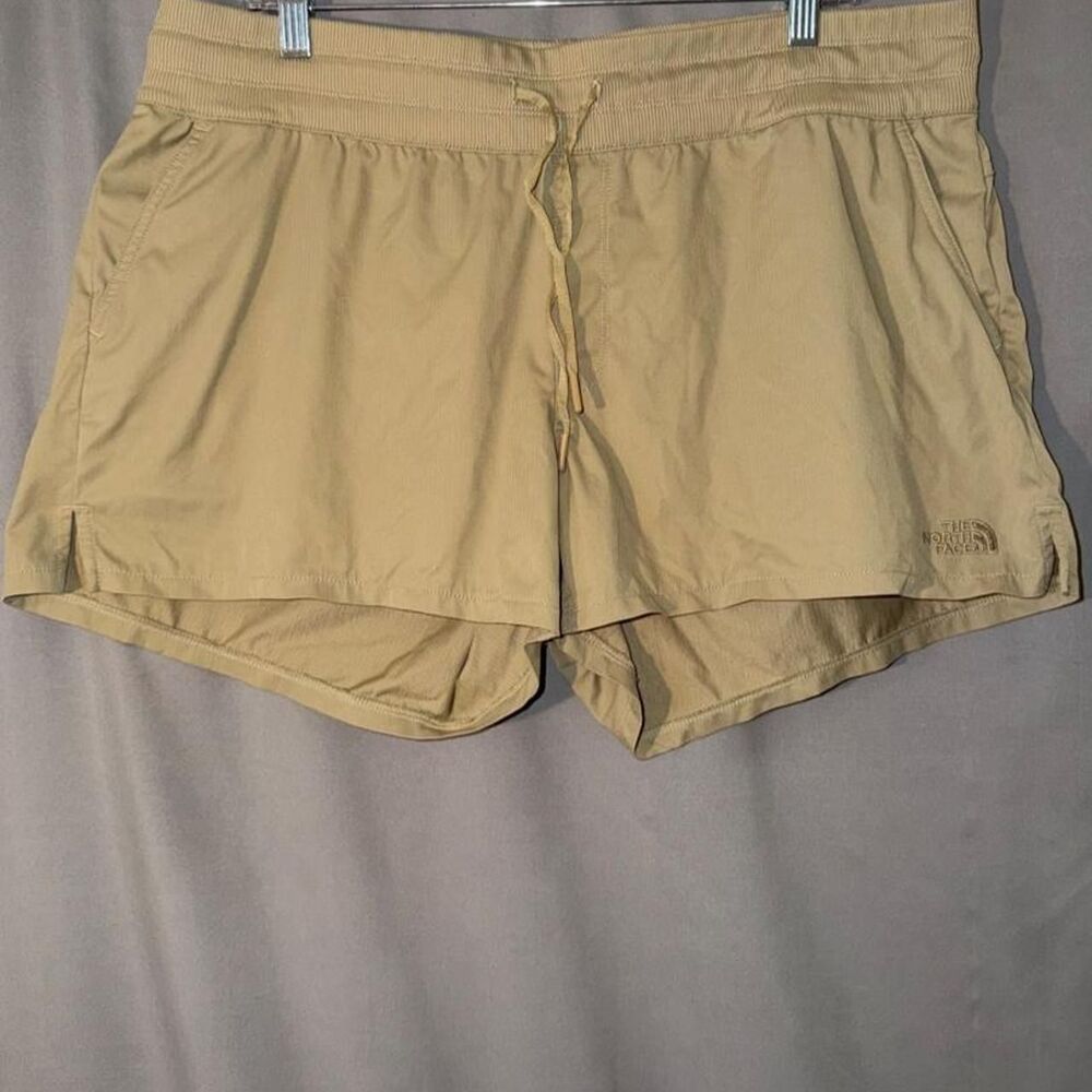 The North Face Women's Tan and Cream Shorts